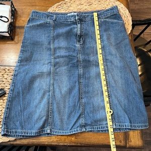 Vintage Tommy Hilfiger denim skirt.